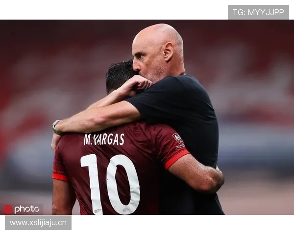 埃琳·安德森那只包比我一个月工资还贵，看球变成看包了