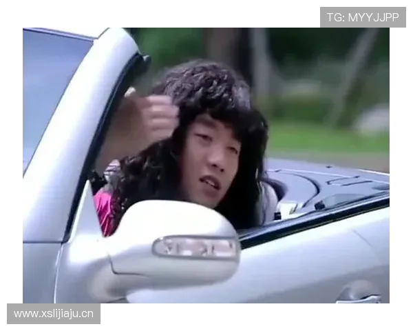 陈一冰推着菜车，名表露在塑料袋里，收银员差点笑出声